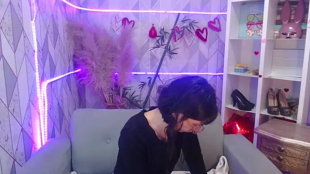 Snapshot of charlottemoonxz chatting on 09/15/25, 07:47 charlottemoonxz online show from 09/15/25, 07:47