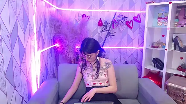 Snapshot of charlottemoonxz chatting on 10/03/25, 08:06 charlottemoonxz online show from 10/03/25, 08:06
