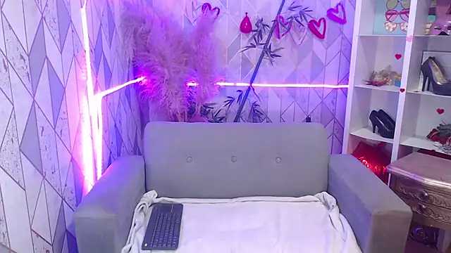 Snapshot of charlottemoonxz chatting on 10/07/25, 07:44 charlottemoonxz online show from 10/07/25, 07:44