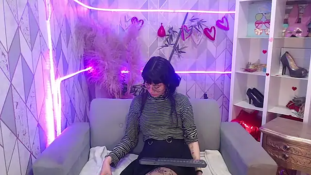 Snapshot of charlottemoonxz chatting on 10/10/25, 07:02 charlottemoonxz online show from 10/10/25, 07:02