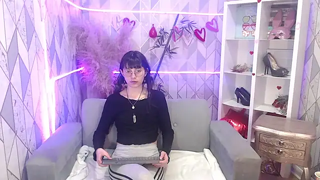 Snapshot of charlottemoonxz chatting on 10/15/25, 07:58 charlottemoonxz online show from 10/15/25, 07:58