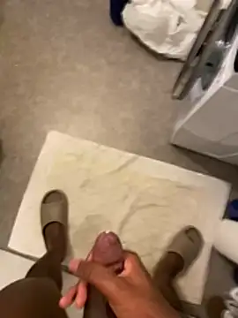 Snapshot of damien954 chatting on 01/12/26, 09:58 damien954 online show from 01/12/26, 09:58