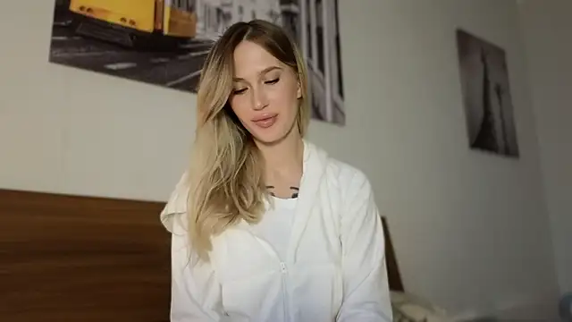 lluna drug online show from 03/26/26, 04:01