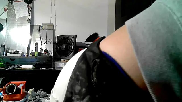 Snapshot of 0815lukas2024 chatting on 10/19/25, 10:54 0815lukas2024 online show from 10/19/25, 10:54