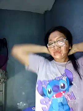 Snapshot of ladygmusic chatting on 10/27/25, 11:52 ladygmusic online show from 10/27/25, 11:52