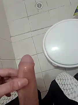 Snapshot of Wynni chatting on 09/15/25, 12:49 Wynni online show from 09/15/25, 12:49