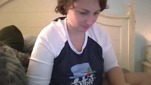 MilfyMrsRobinson online show from 12/14/25, 02:00