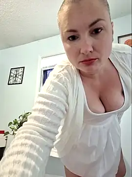 Snapshot of MilfyMrsRobinson chatting on 05/16/26, 12:04 MilfyMrsRobinson online show from 05/16/26, 12:04