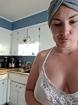 Snapshot of MilfyMrsRobinson chatting on 05/25/26, 01:06 MilfyMrsRobinson online show from 05/25/26, 01:06
