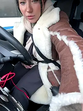 Snapshot of MooonReal chatting on 11/21/25, 05:28 MooonReal online show from 11/21/25, 05:28