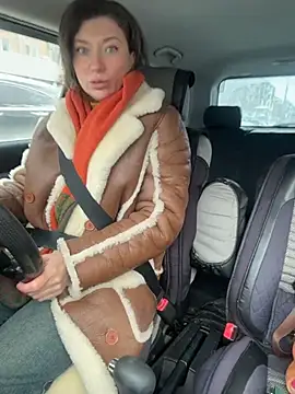 Snapshot of MooonReal chatting on 12/18/25, 04:51 MooonReal online show from 12/18/25, 04:51