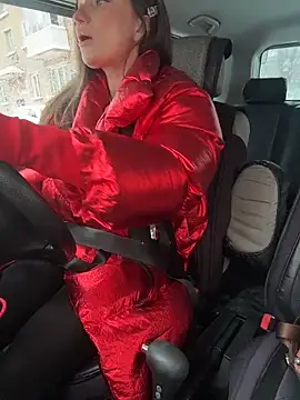 Snapshot of MooonReal chatting on 12/20/25, 08:21 MooonReal online show from 12/20/25, 08:21