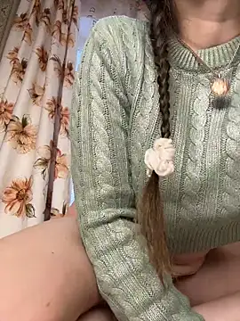 Snapshot of MooonReal chatting on 12/23/25, 03:15 MooonReal online show from 12/23/25, 03:15