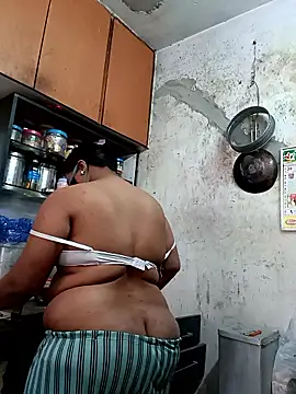 Snapshot of Love_Jenny chatting on 11/13/25, 04:33 Love Jenny online show from 11/13/25, 04:33