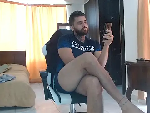 aronmiller404 online show from 03/18/25, 01:42