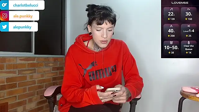 charlotbelucci  online show from 10/31/25, 08:37