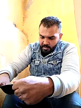 Snapshot of ListedLoin chatting on 02/24/25, 09:00 ListedLoin online show from 02/24/25, 09:00