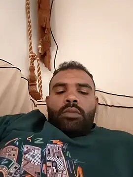 Snapshot of ListedLoin chatting on 11/16/25, 10:43 ListedLoin online show from 11/16/25, 10:43