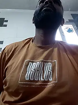 Snapshot of ListedLoin chatting on 11/19/25, 10:37 ListedLoin online show from 11/19/25, 10:37