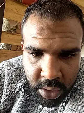 Snapshot of ListedLoin chatting on 12/19/25, 10:22 ListedLoin online show from 12/19/25, 10:22