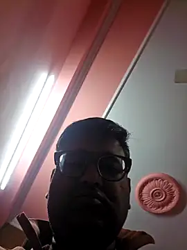 Snapshot of Loveboycurvy chatting on 11/26/25, 02:23 Loveboycurvy online show from 11/26/25, 02:23