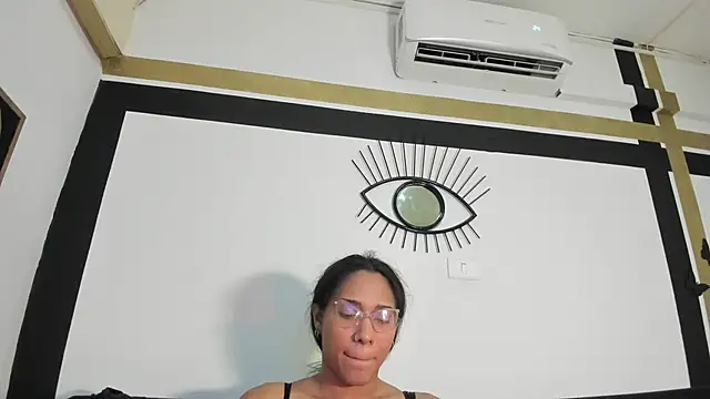 Snapshot of EmilyGomezLS chatting on 05/11/26, 11:38 EmilyGomezLS online show from 05/11/26, 11:38