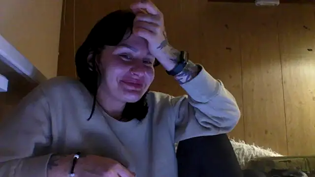 Snapshot of Tracey_Izzy chatting on 11/26/25, 10:44 Tracey Izzy online show from 11/26/25, 10:44