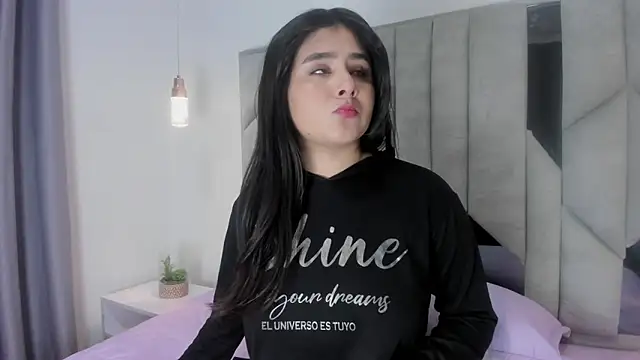 Snapshot of Malu_M chatting on 11/06/25, 11:33 Malu M online show from 11/06/25, 11:33