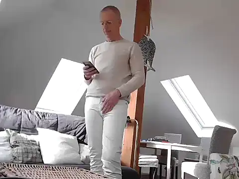 Snapshot of maxmueller321 chatting on 03/01/26, 09:00 maxmueller321 online show from 03/01/26, 09:00