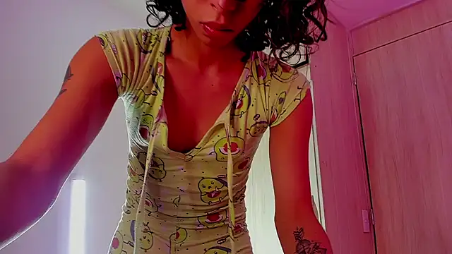 Snapshot of Bigcatalove chatting on 12/24/24, 11:06 Bigcatalove online show from 12/24/24, 11:06