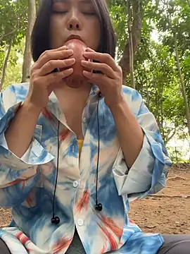 Eliza-E online show from 04/21/26, 01:53