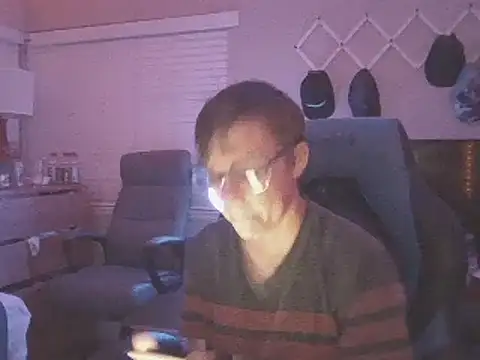 Snapshot of KaliSnow199623 chatting on 12/04/24, 02:31 KaliSnow199623 online show from 12/04/24, 02:31