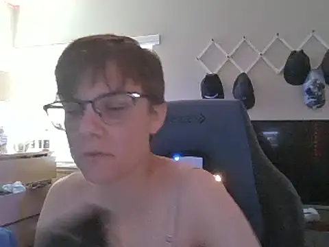 Snapshot of KaliSnow199623 chatting on 12/04/24, 06:39 KaliSnow199623 online show from 12/04/24, 06:39