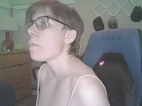 Snapshot of KaliSnow199623 chatting on 01/19/25, 04:12 KaliSnow199623 online show from 01/19/25, 04:12