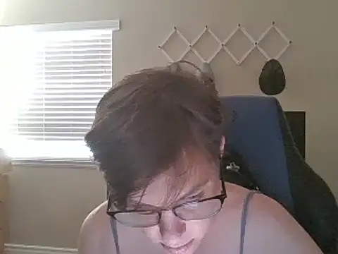 Snapshot of KaliSnow199623 chatting on 02/04/25, 09:10 KaliSnow199623 online show from 02/04/25, 09:10