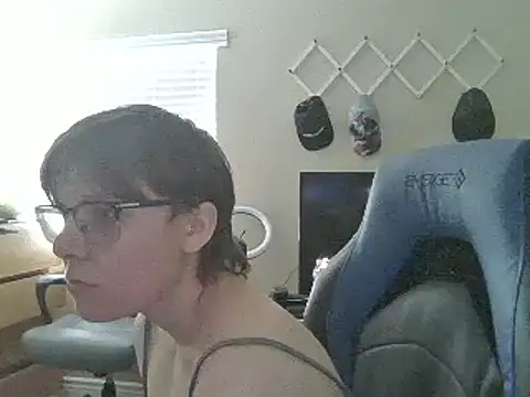 Snapshot of KaliSnow199623 chatting on 02/09/25, 11:04 KaliSnow199623 online show from 02/09/25, 11:04