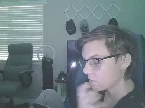 Snapshot of KaliSnow199623 chatting on 02/15/25, 01:31 KaliSnow199623 online show from 02/15/25, 01:31