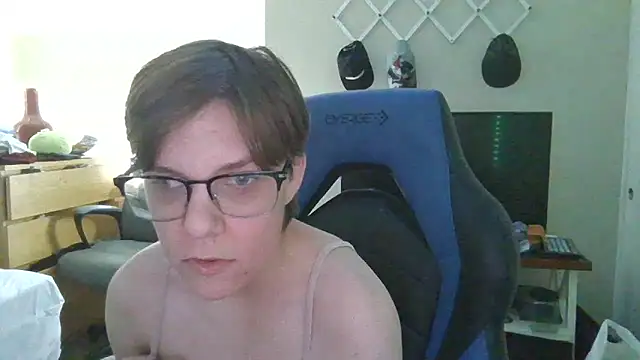 Snapshot of KaliSnow199623 chatting on 02/17/25, 12:32 KaliSnow199623 online show from 02/17/25, 12:32