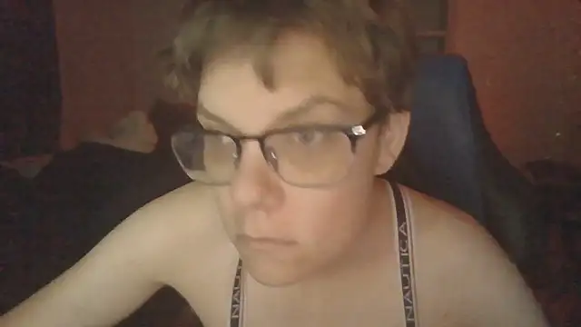 Snapshot of KaliSnow199623 chatting on 09/11/25, 01:00 KaliSnow199623 online show from 09/11/25, 01:00