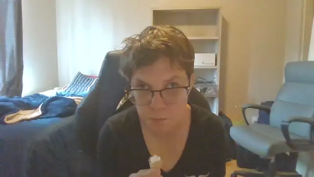 Snapshot of KaliSnow199623 chatting on 09/12/25, 08:20 KaliSnow199623 online show from 09/12/25, 08:20