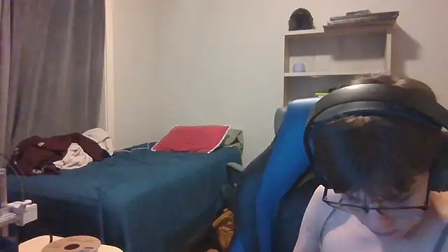 Snapshot of KaliSnow199623 chatting on 11/04/25, 04:11 KaliSnow199623 online show from 11/04/25, 04:11