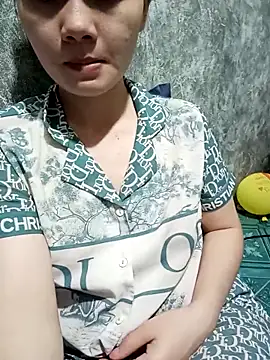 Ngoc-Trinh online show from 03/11/26, 01:22