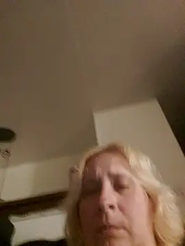 Snapshot of Icedcoffee2024 chatting on 10/17/25, 12:47 Icedcoffee2024 online show from 10/17/25, 12:47