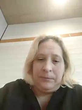 Snapshot of Icedcoffee2024 chatting on 11/24/25, 03:45 Icedcoffee2024 online show from 11/24/25, 03:45