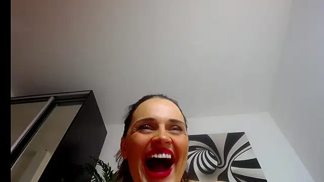 Snapshot of hugebobbs chatting on 01/06/25, 08:28 hugebobbs online show from 01/06/25, 08:28