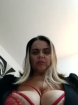 Snapshot of hugebobbs chatting on 09/24/25, 08:50 hugebobbs online show from 09/24/25, 08:50