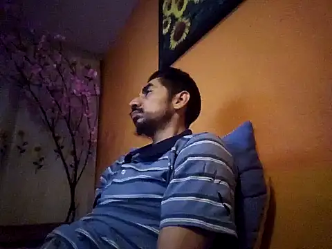 Snapshot of Angel_Coronel chatting on 12/04/24, 10:46 Angel Coronel online show from 12/04/24, 10:46
