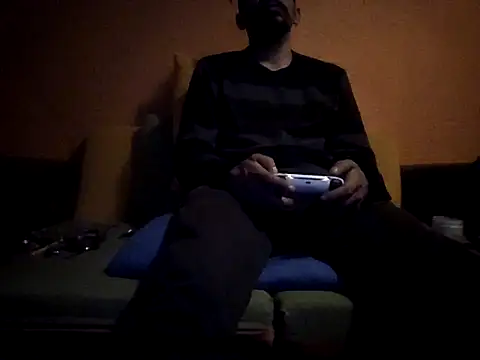 Snapshot of Angel_Coronel chatting on 02/14/25, 01:02 Angel Coronel online show from 02/14/25, 01:02