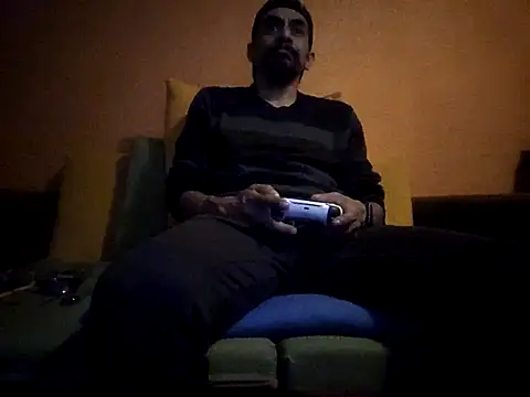 Snapshot of Angel_Coronel chatting on 02/14/25, 04:04 Angel Coronel online show from 02/14/25, 04:04