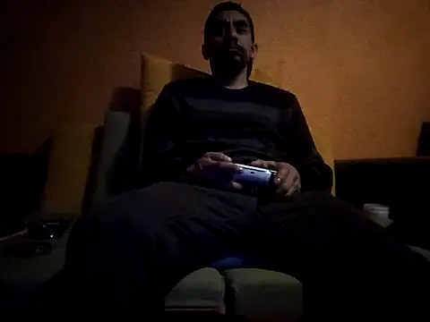 Snapshot of Angel_Coronel chatting on 02/15/25, 01:10 Angel Coronel online show from 02/15/25, 01:10